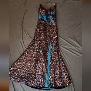 Women's Long Dress / Tony Bowls